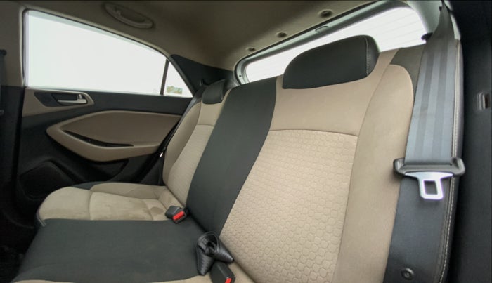 2016 Hyundai Elite i20 SPORTZ 1.2, Petrol, Manual, 21,398 km, Right Side Rear Door Cabin