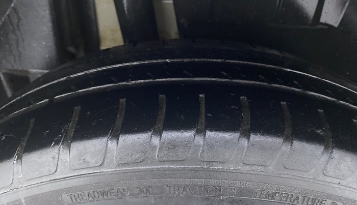2018 Maruti Dzire VDI, Diesel, Manual, 62,144 km, Right Rear Tyre Tread