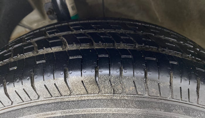 2018 Maruti Dzire VDI, Diesel, Manual, 62,144 km, Left Front Tyre Tread