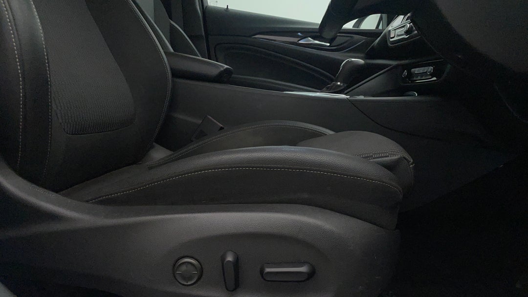 2018 Holden Commodore Rs, Automatic, 107002 km, Drivers Side Adjustment Panel