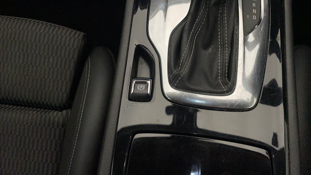 2018 Holden Commodore Rs, Automatic, 107002 km, Handbrake