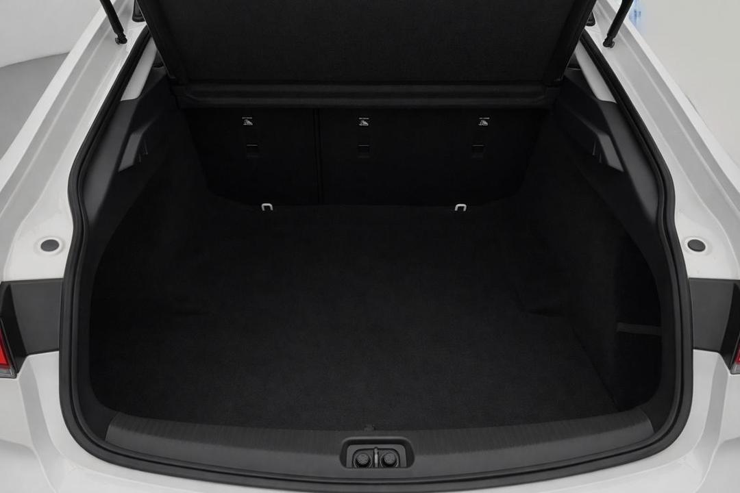 2018 Holden Commodore Rs, Automatic, 107002 km, Boot Inside View