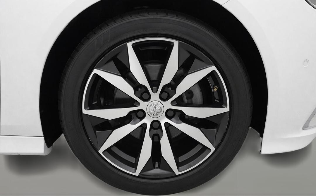 2018 Holden Commodore Rs, Automatic, 107002 km, Right Front Wheel