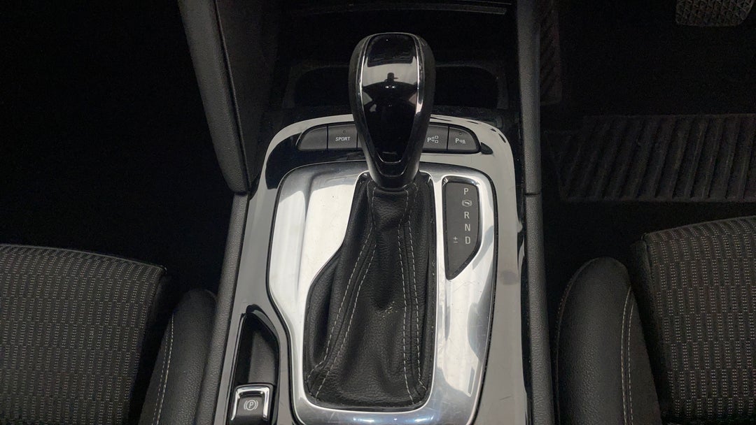 2018 Holden Commodore Rs, Automatic, 107002 km, Gear Lever 