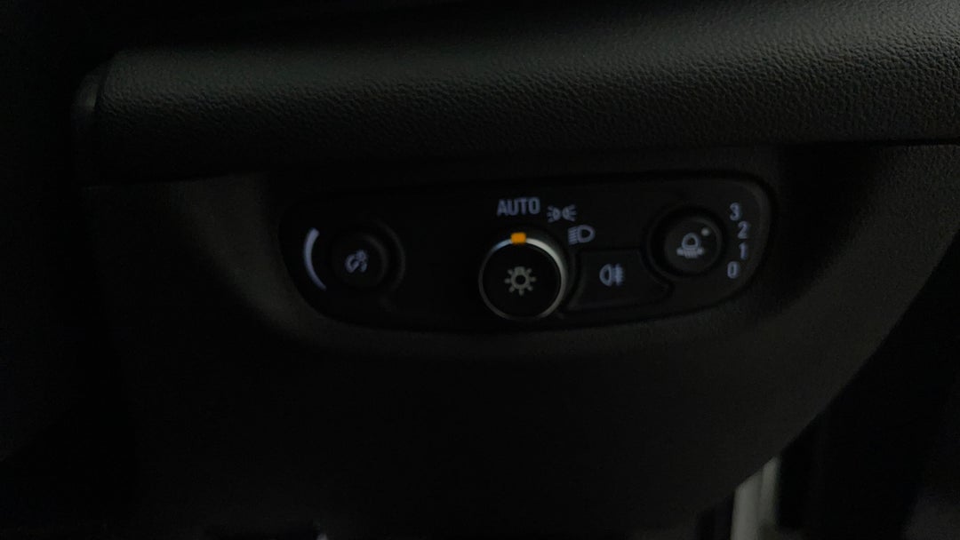 2018 Holden Commodore Rs, Automatic, 107002 km, Utility Switches/Buttons