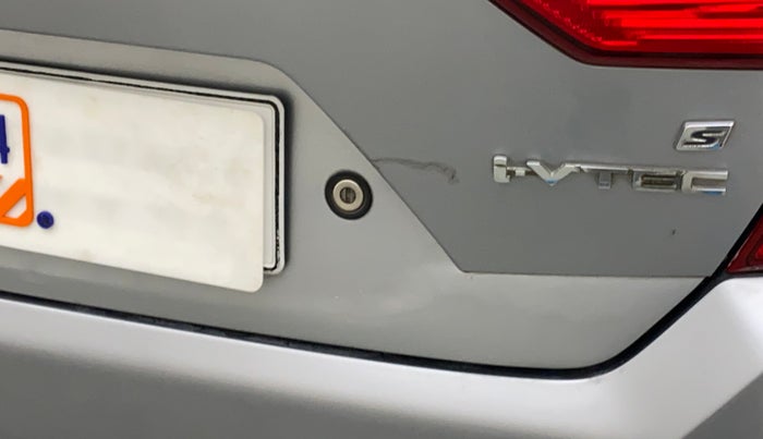 2019 Honda Amaze 1.2L I-VTEC S, CNG, Manual, 88,084 km, Dicky (Boot door) - Minor scratches