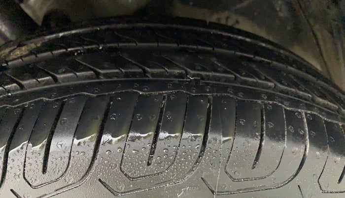2019 Honda Amaze 1.2L I-VTEC S, CNG, Manual, 87,939 km, Right Front Tyre Tread