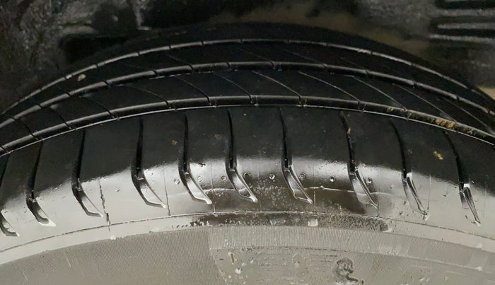 2015 Toyota Corolla Altis G PETROL, Petrol, Manual, 99,679 km, Left Rear Tyre Tread