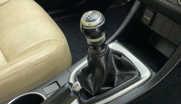 2015 Toyota Corolla Altis G PETROL, Petrol, Manual, 99,679 km, Gear lever - Knob cover torn