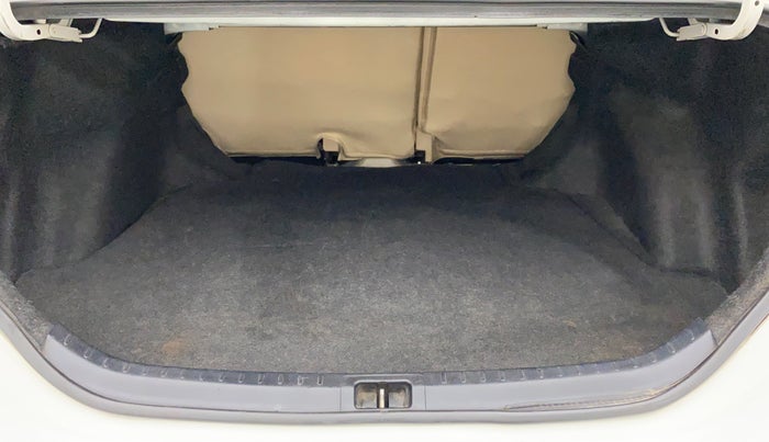 2015 Toyota Corolla Altis G PETROL, Petrol, Manual, 99,679 km, Boot Inside