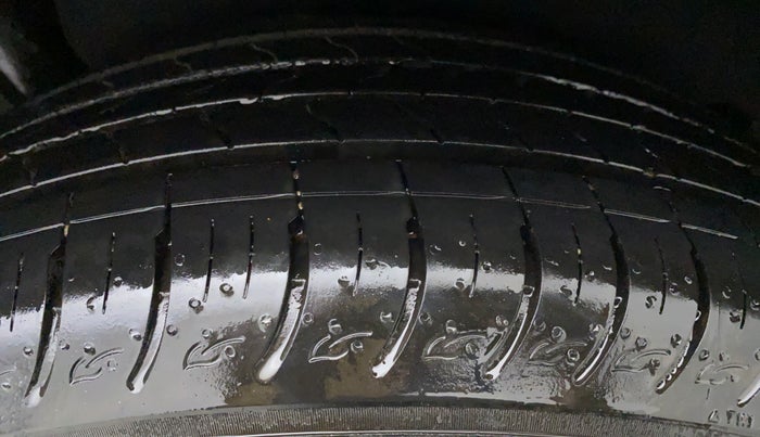 2022 KIA CARENS PRESTIGE PLUS 1.4G MT 7STR, Petrol, Manual, 1,574 km, Left Front Tyre Tread