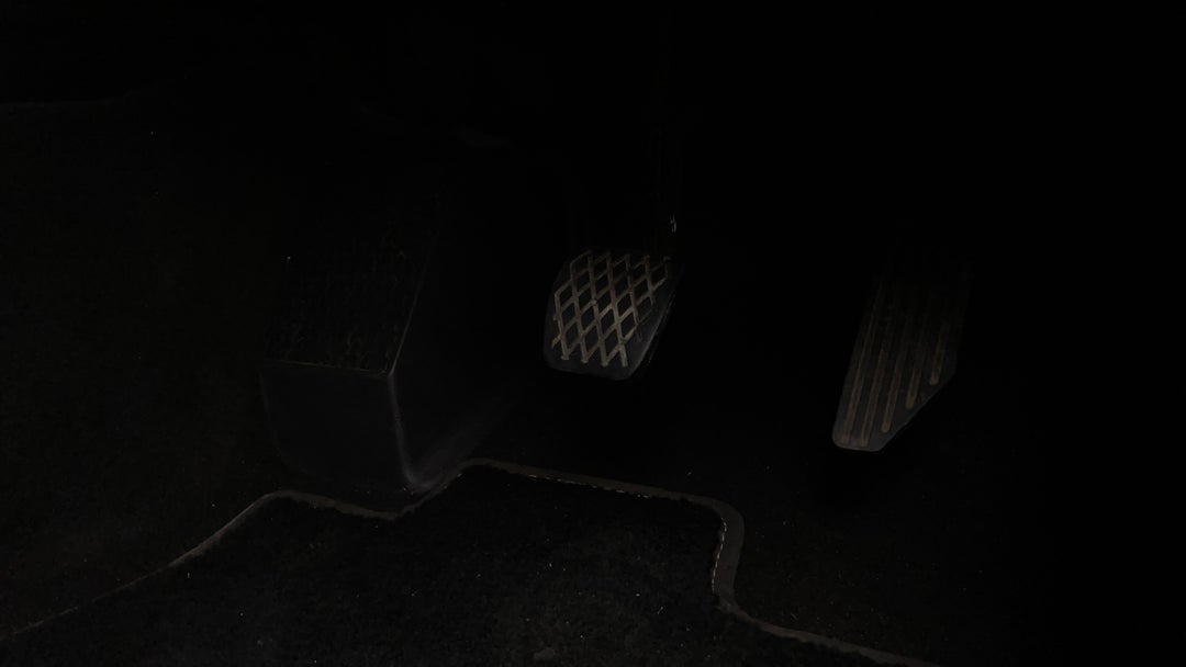 2022 LDV D90 Executive (4wd) D20, Automatic, 58735 km, Pedals and Footmat