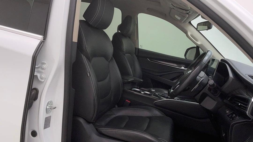 2022 LDV D90 Executive (4wd) D20, Automatic, 58735 km, Right Side Front Door Cabin View