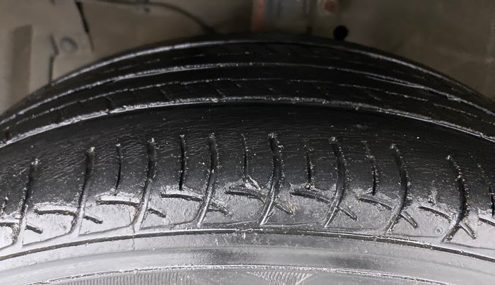2016 Maruti Ciaz ZXI, Petrol, Manual, 87,555 km, Left Front Tyre Tread