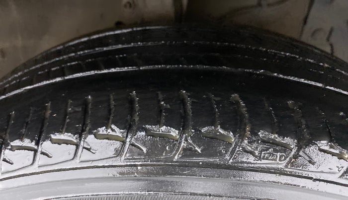 2016 Maruti Ciaz ZXI, Petrol, Manual, 87,555 km, Right Front Tyre Tread