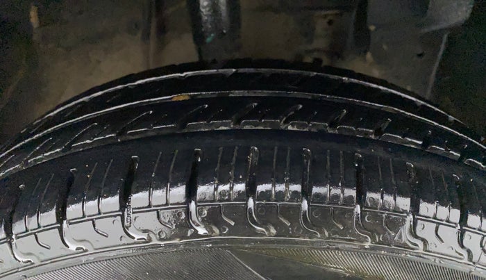 2014 Datsun Go T, Petrol, Manual, 69,870 km, Right Front Tyre Tread