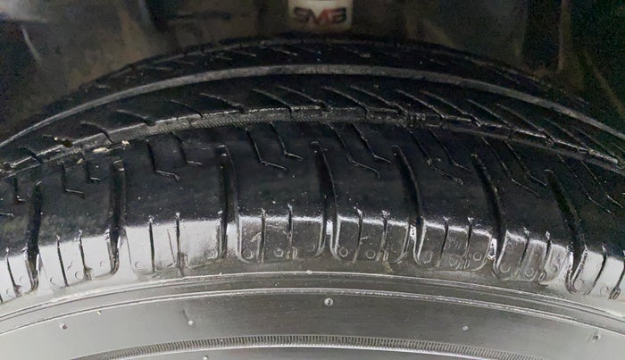 2014 Datsun Go T, Petrol, Manual, 69,870 km, Left Front Tyre Tread