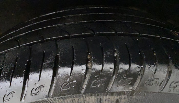 2018 Maruti Vitara Brezza ZDI+ DUAL TONE AMT, Diesel, Automatic, 38,827 km, Left Rear Tyre Tread
