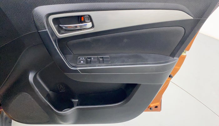 2018 Maruti Vitara Brezza ZDI+ DUAL TONE AMT, Diesel, Automatic, 38,827 km, Driver Side Door Panels Control