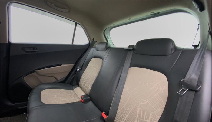 2016 Hyundai Grand i10 Magna 1.2 AT  VTVT, Petrol, Automatic, 19,538 km, Right Side Rear Door Cabin