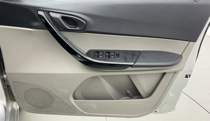 2016 Tata Tiago XT 1.2 REVOTRON, Petrol, Manual, 14,734 km, Driver Side Door Panels Control