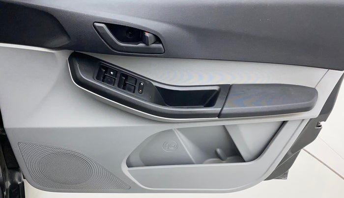 2022 Tata Tiago XT PETROL, Petrol, Manual, 17,981 km, Driver Side Door Panels Control