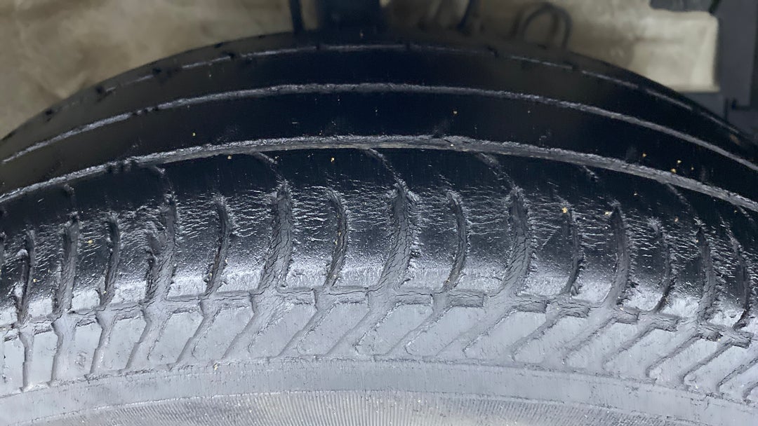 Right Front Tyre Tread