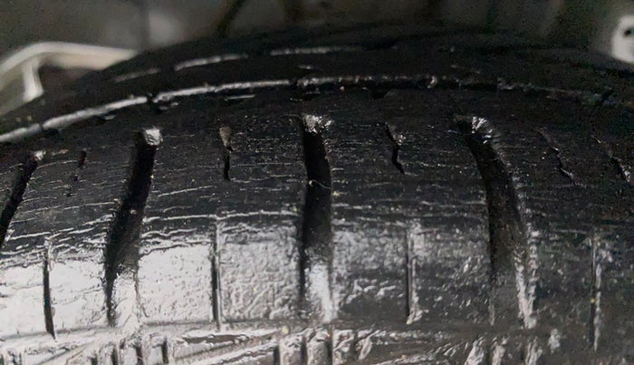 2014 Hyundai Eon MAGNA +, Petrol, Manual, 52,469 km, Right Rear Tyre Tread