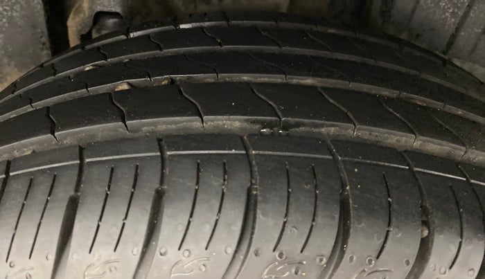 2021 Mahindra XUV300 W8 DIESEL MT, Diesel, Manual, 9,263 km, Left Rear Tyre Tread