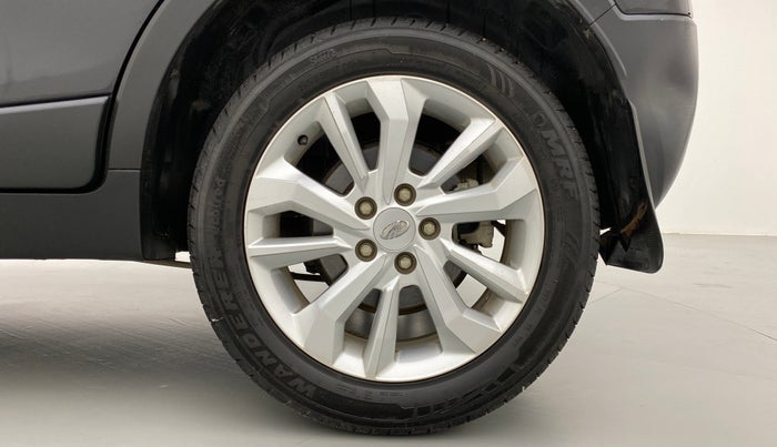 2021 Mahindra XUV300 W8 DIESEL MT, Diesel, Manual, 9,263 km, Left Rear Wheel