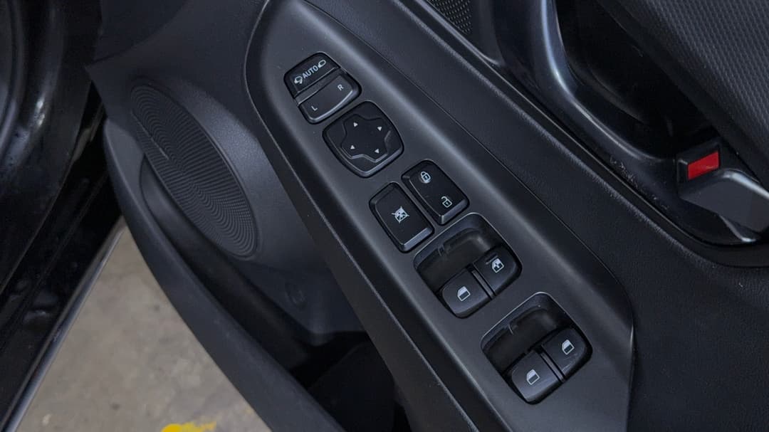 2021 Hyundai Kona N Line Premium Srf (AWD), Automatic, 35672 km, Drivers Side Door Panel Controls