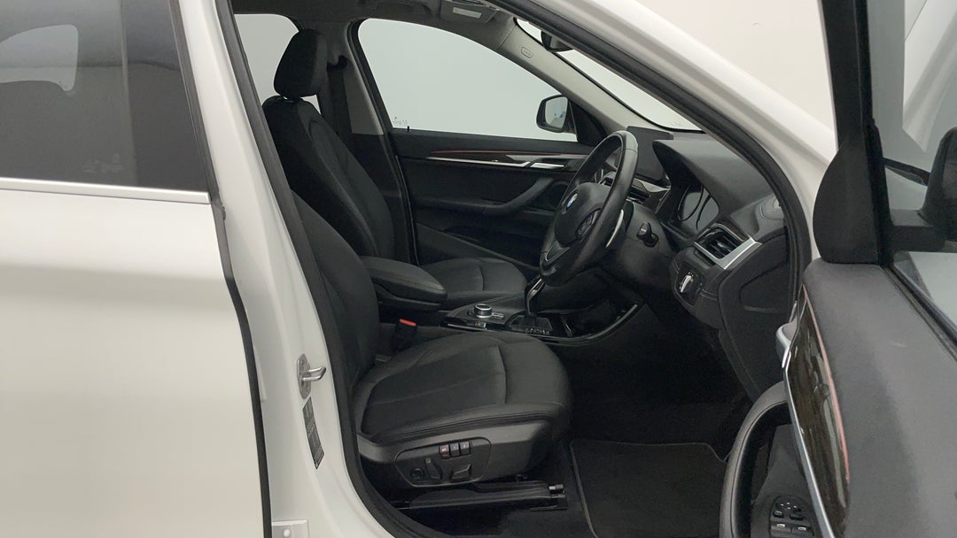 2021 BMW X1 sDrive 20i, Automatic, 66070 km, Right Side Front Door Cabin View