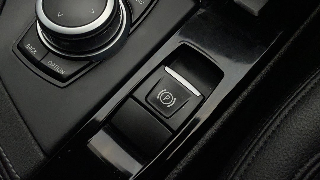 2021 BMW X1 sDrive 20i, Automatic, 66070 km, Handbrake