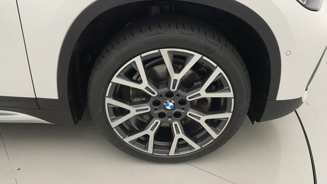 2021 BMW X1 sDrive 20i, Automatic, 66070 km, Right Front Wheel