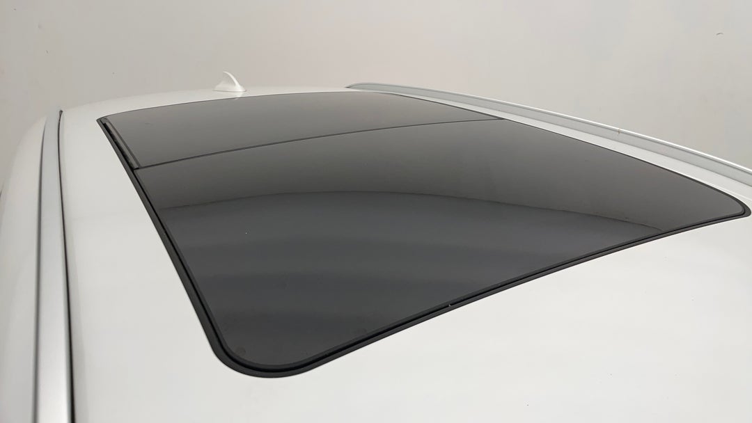 2021 BMW X1 sDrive 20i, Automatic, 66070 km, Roof/Sunroof View