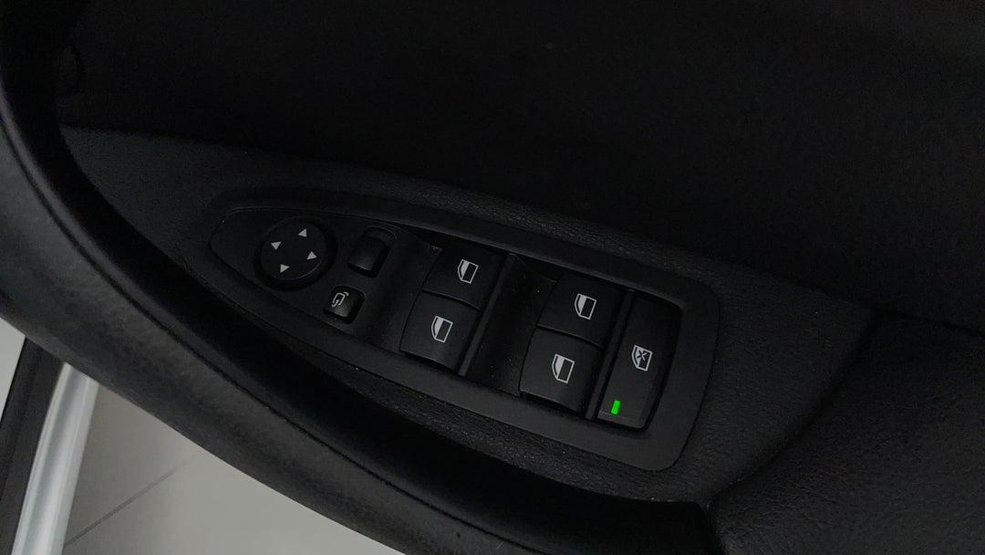 2021 BMW X1 sDrive 20i, Automatic, 66070 km, Drivers Side Door Panel Controls