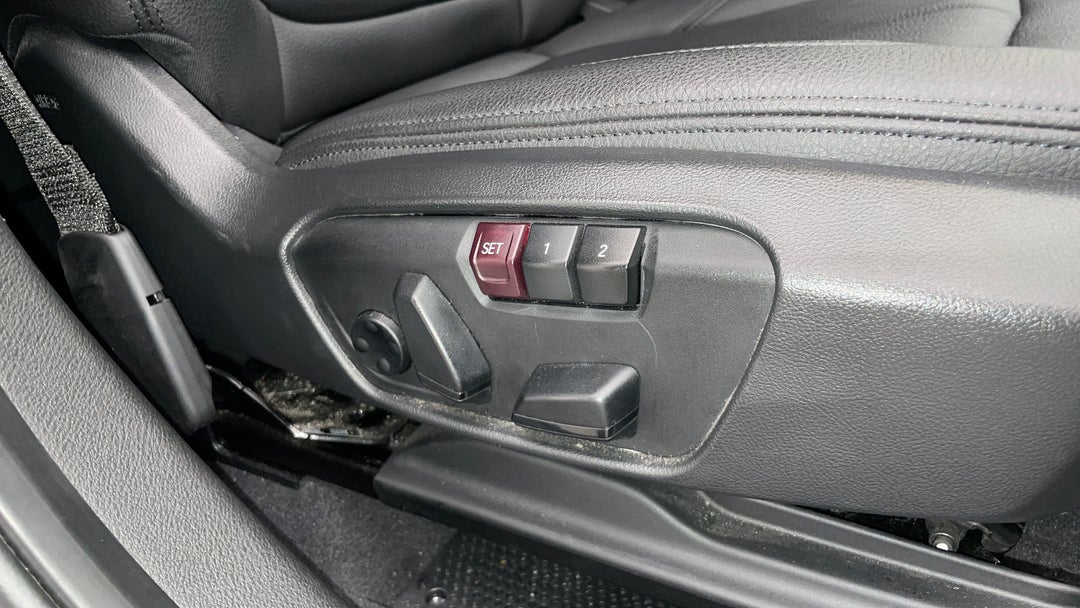 2021 BMW X1 sDrive 20i, Automatic, 66070 km, Drivers Side Adjustment Panel
