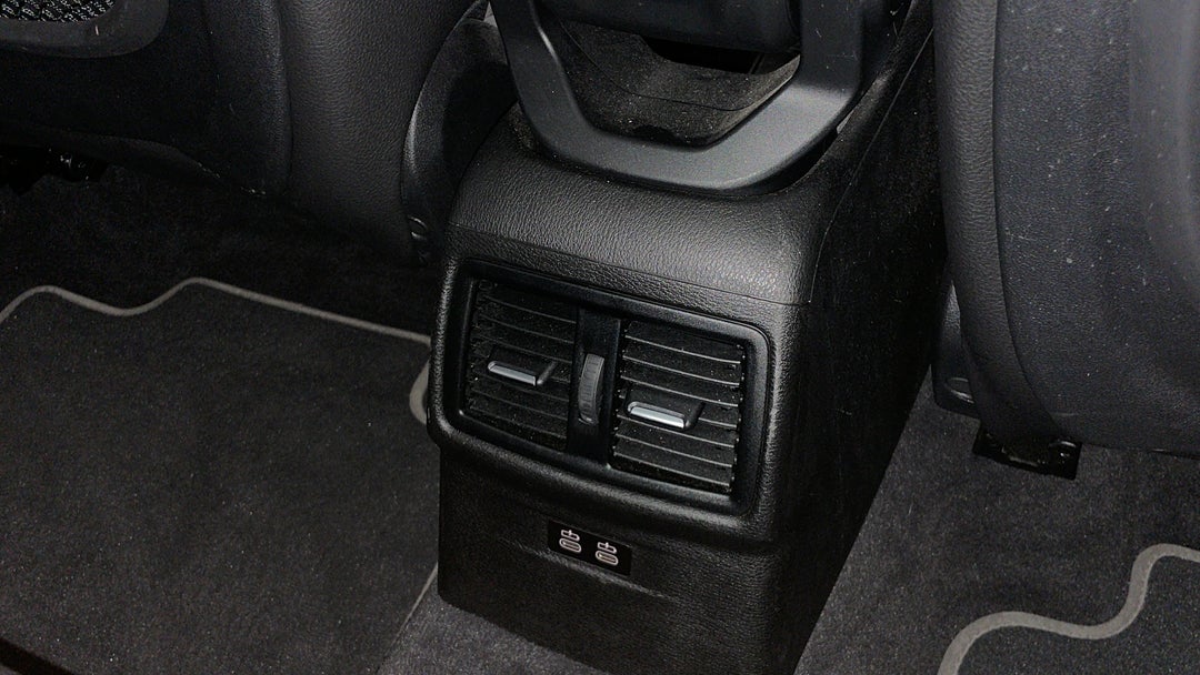 2021 BMW X1 sDrive 20i, Automatic, 66070 km, Rear A/C Vent