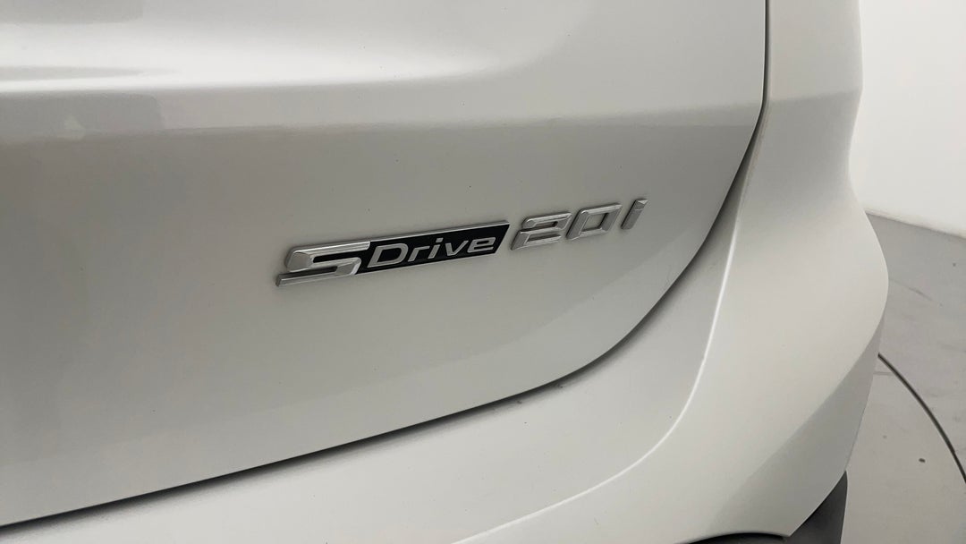 2021 BMW X1 sDrive 20i, Automatic, 66070 km, Badge (Boot Right Side)