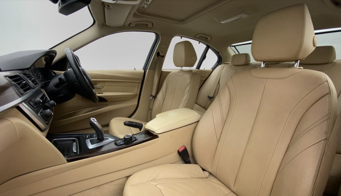 2015 BMW 3 Series 320D LUXURYLINE, Diesel, Automatic, 64,563 km, Right Side Front Door Cabin View