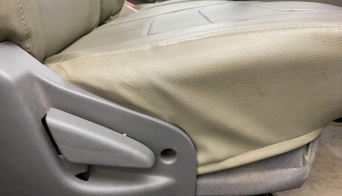 2017 Datsun Go Plus T, Petrol, Manual, 22,706 km, Driver Side Adjustment Panel