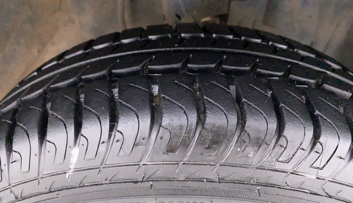 2017 Datsun Go Plus T, Petrol, Manual, 22,706 km, Right Front Tyre Tread
