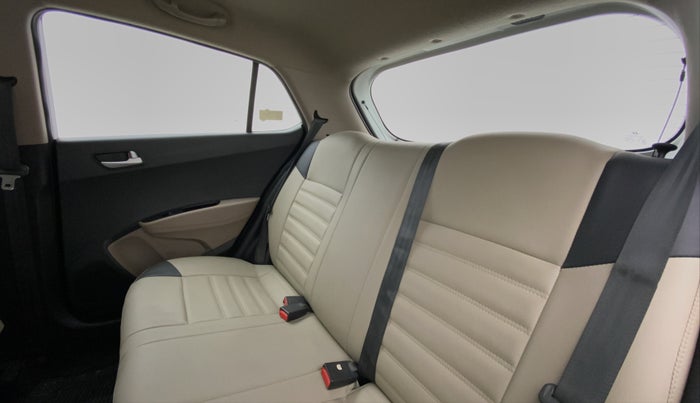 2016 Hyundai Grand i10 SPORTS 1.2 VTVT, Petrol, Manual, 59,975 km, Right Side Door Cabin View