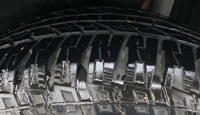 2016 Maruti Vitara Brezza ZDI PLUS DUAL TONE, Diesel, Manual, 74,563 km, Left Rear Tyre Tread