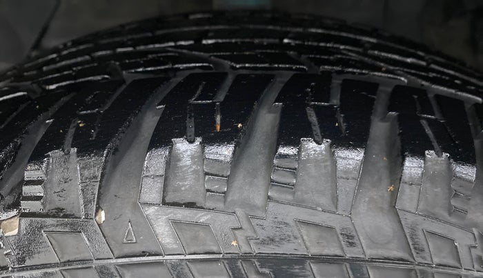 2016 Maruti Vitara Brezza ZDI PLUS DUAL TONE, Diesel, Manual, 74,563 km, Left Front Tyre Tread