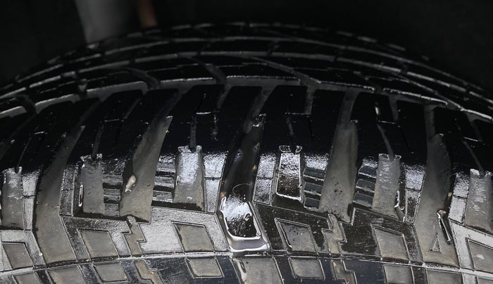 2016 Maruti Vitara Brezza ZDI PLUS DUAL TONE, Diesel, Manual, 74,563 km, Right Rear Tyre Tread