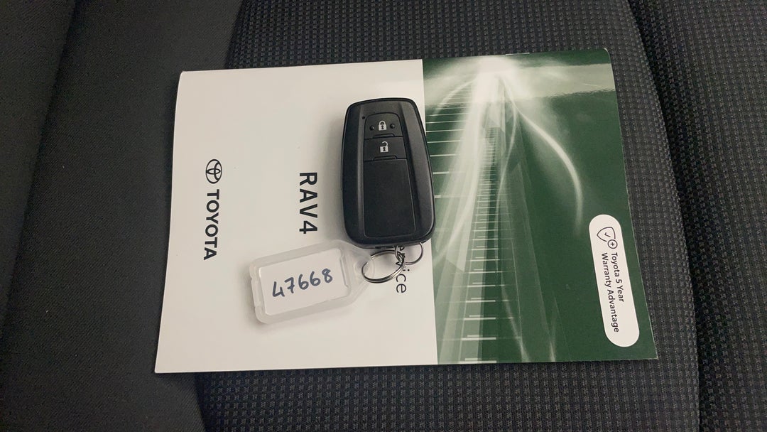 2023 Toyota RAV4 Gx (2wd), Automatic, 43978 km, Key Close-up