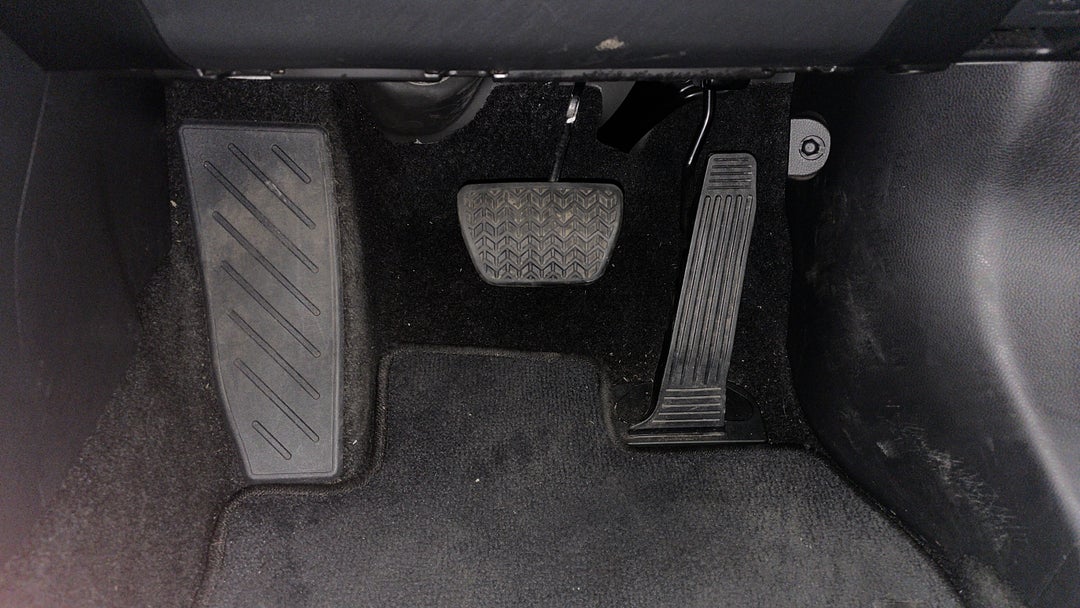 2023 Toyota RAV4 Gx (2wd), Automatic, 43978 km, Pedals and Footmat