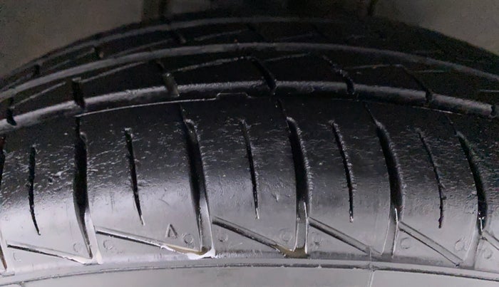 2021 Maruti Alto VXI, Petrol, Manual, 11,577 km, Right Front Tyre Tread