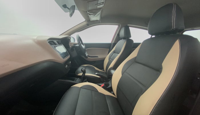2017 Hyundai Elite i20 SPORTZ 1.2, Petrol, Manual, 39,104 km, Right Side Front Door Cabin View